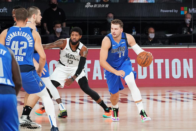 赛场上崭露 赛场上崭露