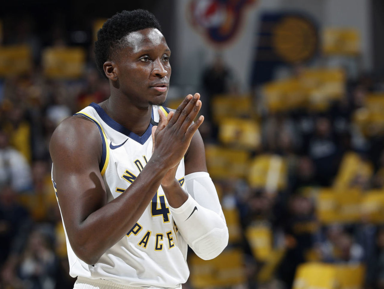 后防线的稳 后防线的稳